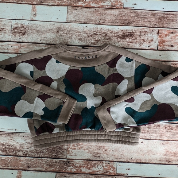 Balance Athletica crop sweatshirt - Picture 3 of 6